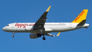 Photo of TC-DCE - Airbus A320-214 operated by Pegasus Airlines