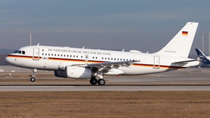 Photo of 15+01 - Airbus A319-133(CJ) operated by German Air Force