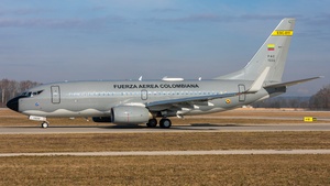 Photo of FAC1222 - Boeing 737-732 operated by Colombian Aerospace Force