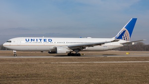 Photo of N647UA - Boeing 767-322(ER) operated by United Airlines