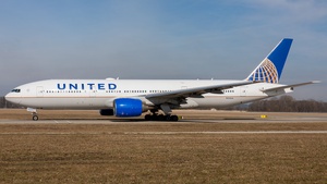 Photo of N225UA - Boeing 777-222(ER) operated by United Airlines