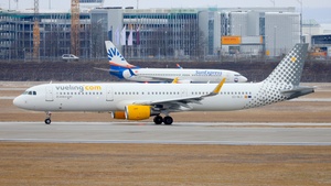 Photo of EC-NLX - Airbus A321-211 operated by Vueling