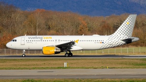 Photo of EC-MVO - Airbus A320-214 operated by Vueling
