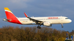 Photo of EC-MCS - Airbus A320-214 operated by Iberia