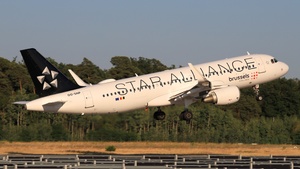 Photo of OO-SNP - Airbus A320-214 operated by Brussels Airlines