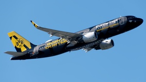 Photo of D-AEWM - Airbus A320-214 operated by Eurowings