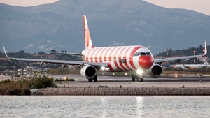 Photo of D-AIAB - Airbus A321-211 operated by Condor