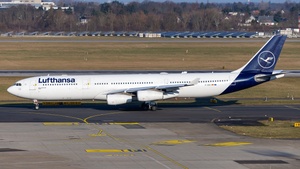 Photo of D-AIGX - Airbus A340-313 operated by Lufthansa