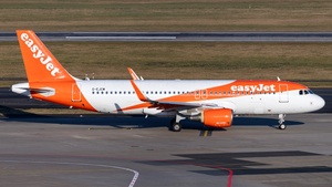 Photo of G-EJCM - Airbus A320-214 operated by easyJet