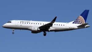 Photo of N122SY - Embraer ERJ-175LR operated by United Express (opb SkyWest Airlines)