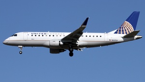 Photo of N107SY - Embraer ERJ-175LR operated by United Express (opb SkyWest Airlines)