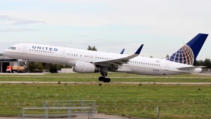 Photo of N17126 - Boeing 757-224 operated by United Airlines