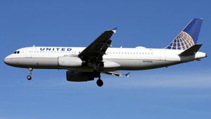 Photo of N442UA - Airbus A320-232 operated by United Airlines