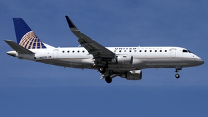 Photo of N107SY - Embraer ERJ-175LR operated by United Express (opb SkyWest Airlines)
