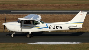 Photo of D-EYAR - Cessna 172P Skyhawk operated by Luftfahrtverein Essen