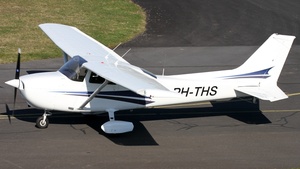 Photo of PH-THS - Cessna 172N Skyhawk II operated by Private