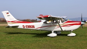 Photo of D-EMKM - Cessna 182T Skylane operated by Private