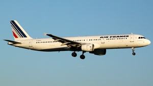 Photo of F-GTAT - Airbus A321-212 operated by Air France