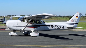 Photo of D-ESAA - Cessna 172S Skyhawk SP operated by Luftfahrtverein Essen