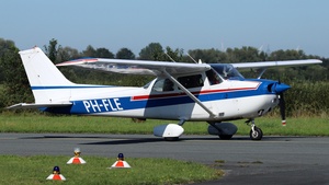 Photo of PH-FLE - Reims-Cessna F172N Skyhawk II operated by Private
