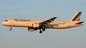 Photo of F-GTAK - Airbus A321-212 operated by Air France