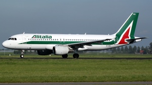 Photo of EI-IKU - Airbus A320-214 operated by Alitalia