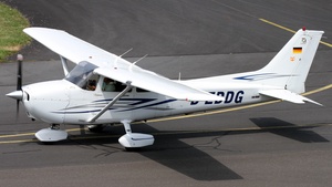 Photo of D-EDDG - Cessna 172S Skyhawk SP operated by Luftfahrtvereinigung Greven