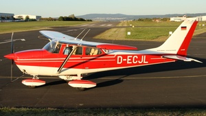 Photo of D-ECJL - Reims-Cessna F172H Skyhawk operated by Private