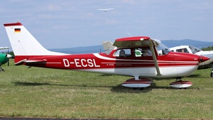 Photo of D-ECSL - Reims-Cessna F172L Skyhawk operated by Private