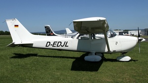 Photo of D-EDJL - Reims-Cessna F172M Skyhawk operated by Motorfluggruppe Dinslaken Schwarze-Heide