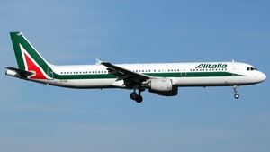 EI-IXB - Airbus A321-112