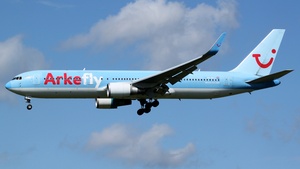 Photo of PH-OYJ - Boeing 767-304(ER) operated by Arkefly