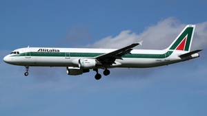 Photo of I-BIXQ - Airbus A321-112 operated by Alitalia