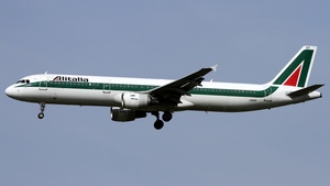 Photo of I-BIXP - Airbus A321-112 operated by Alitalia