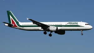 Photo of I-BIXS - Airbus A321-112 operated by Alitalia