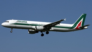 Photo of EI-IXJ - Airbus A321-112 operated by Alitalia