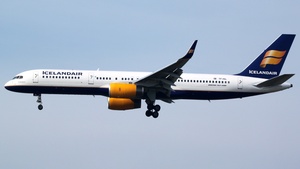 Photo of TF-ISL - Boeing 757-223 operated by Icelandair