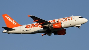 Photo of G-EZBC - Airbus A319-111 operated by easyJet