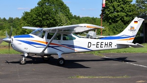 Photo of D-EEHR - Cessna 182P Skylane operated by The Flying Bones Skydiving