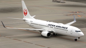 Photo of JA312J - Boeing 737-846 operated by Japan Airlines