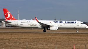 Photo of TC-JSL - Airbus A321-231 operated by Turkish Airlines