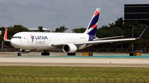 CC-CXD - Boeing 767-316(ER)(BCF)