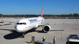 Photo of TC-LSN - Airbus A321-271NX operated by Turkish Airlines