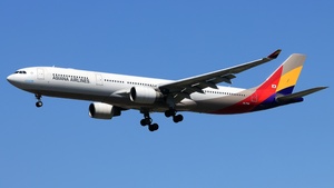 Photo of HL7795 - Airbus A330-323 operated by Asiana Airlines