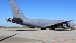 Photo of 60-0323 - Boeing KC-135R Stratotanker operated by US Air Force