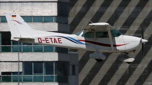 Photo of D-ETAE - Cessna 172N Skyhawk operated by Flugservice Helm