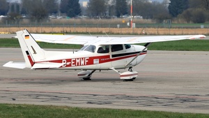 Photo of D-EMWF - Reims-Cessna F172N Skyhawk II operated by Technische Universität Dresden