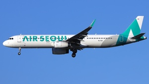 Photo of HL7212 - Airbus A321-231 operated by Air Seoul