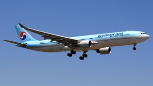 Photo of HL7584 - Airbus A330-323 operated by Korean Air