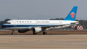 Photo of B-6702 - Airbus A320-214 operated by China Southern Airlines